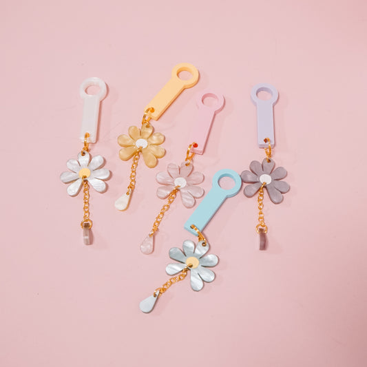 Daisy Straw Charm Dangle